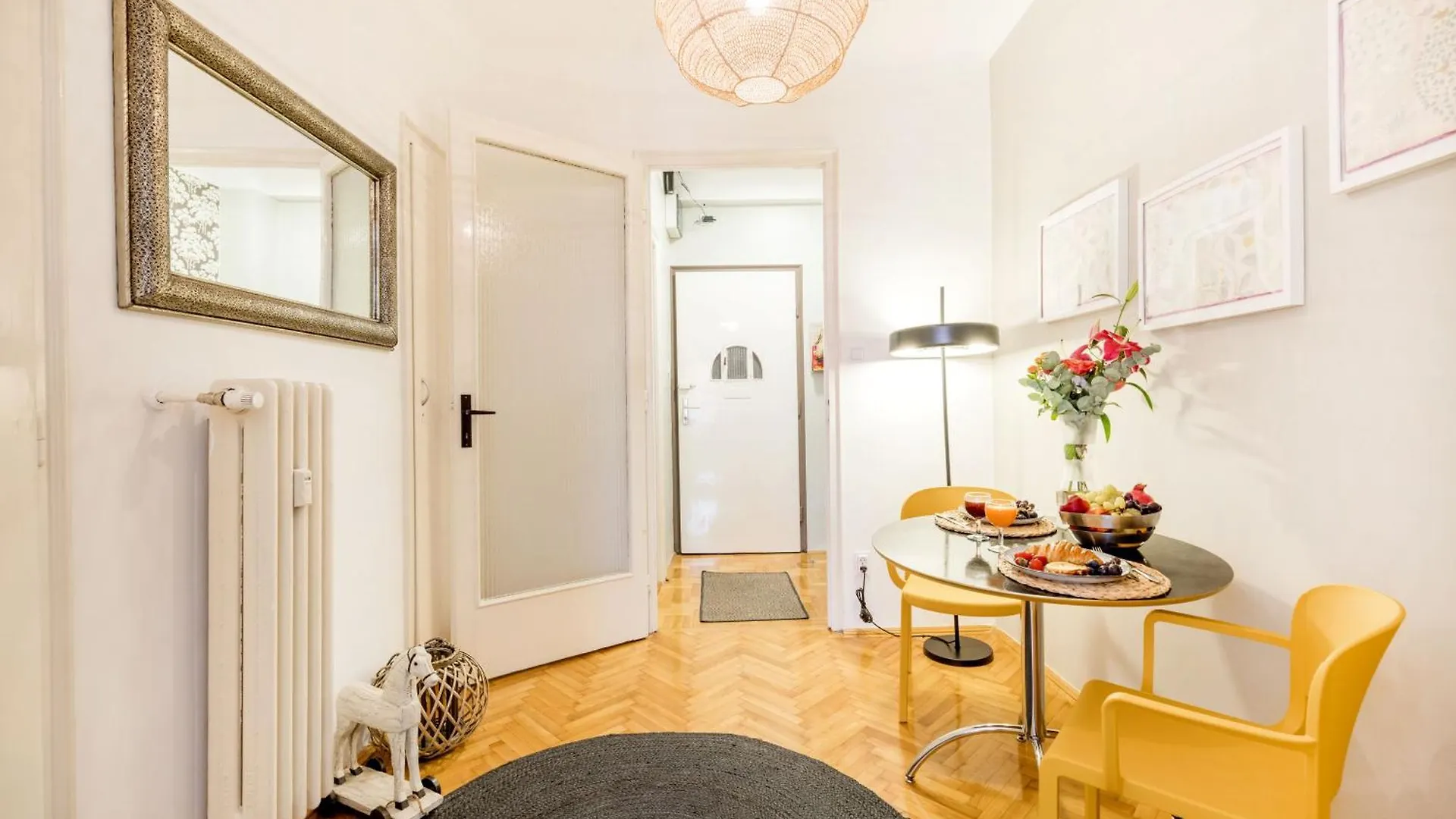 Chic Flat In Heritage Area Near The City Center Budapest 0*,